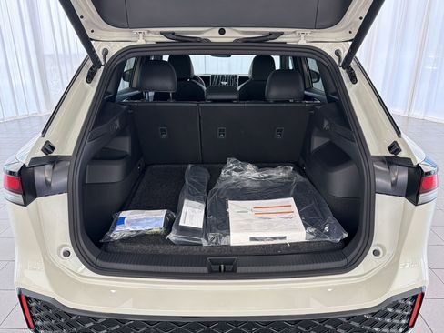 New 2026 Volkswagen Tiguan SE R-Line FWD image 33