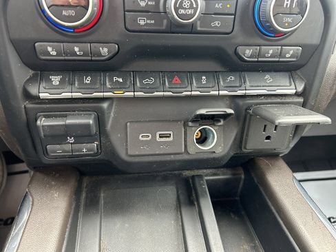 Used 2022 Chevrolet Silverado 2500 LTZ w/ LTZ Convenience Package image 32