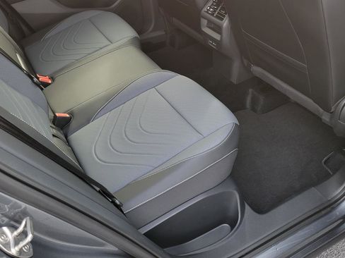 Certified 2025 Volkswagen Tiguan SE image 42