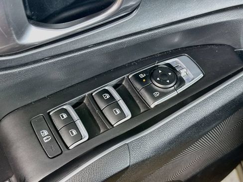 Used 2025 Kia Sorento S AWD/4WD image 17