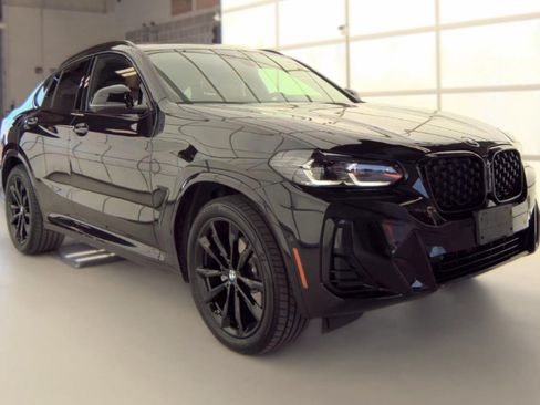 Used 2023 BMW X4 xDrive30i w/ M Sport Package AWD/4WD image 4