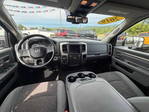 Used 2019 RAM 1500 Classic SLT w/ Black Appearance Group AWD/4WD image 17