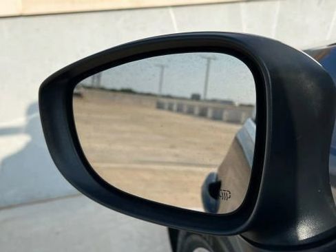 Used 2020 Chrysler Voyager Lxi image 63