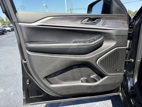 Used 2022 Jeep Grand Cherokee L Limited image 8