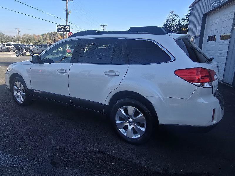 Used 2012 Subaru Outback 3.6R Limited w/ Moonroof Pkg AWD/4WD image 4