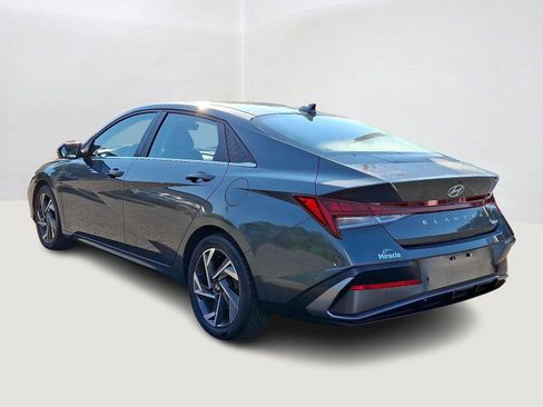 Used 2024 Hyundai Elantra Limited FWD image 4