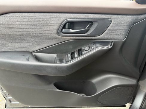 Used 2023 Nissan Rogue S FWD image 31