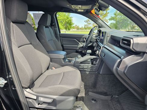 Used 2025 Toyota 4Runner SR5 AWD/4WD image 36
