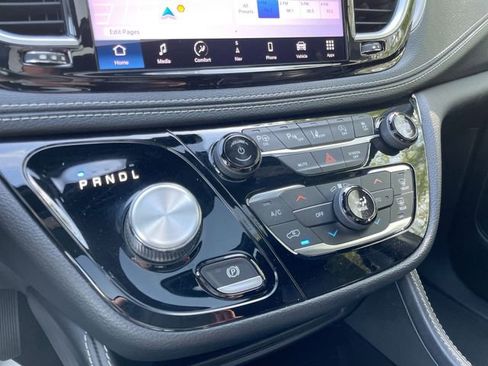 Used 2022 Chrysler Pacifica Limited w/ S Appearance Package image 22