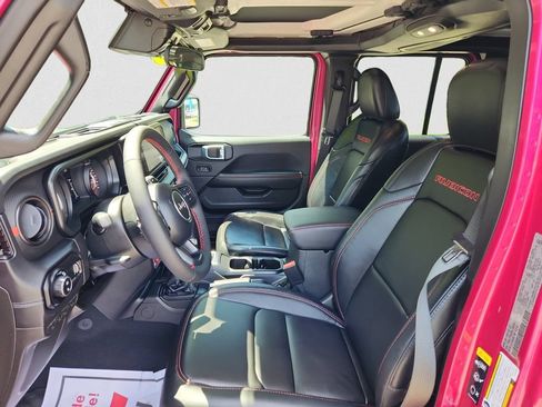 Used 2024 Jeep Gladiator Rubicon AWD/4WD image 9