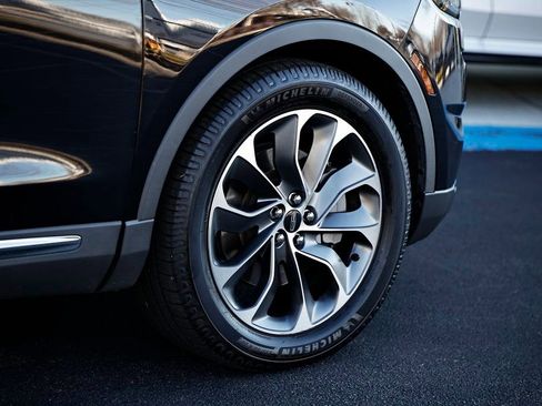 Used 2021 Lincoln Nautilus Reserve image 5