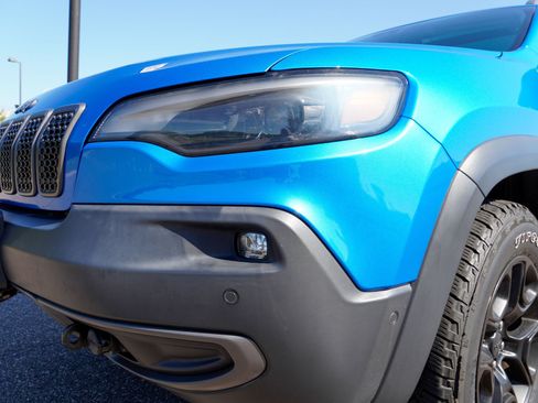 Used 2019 Jeep Cherokee Trailhawk AWD/4WD image 22