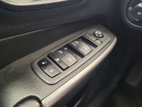 Used 2022 Jeep Cherokee Latitude Lux w/ Sun & Sound Group AWD/4WD image 27