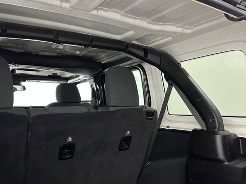 Used 2024 Jeep Wrangler Rubicon image 27