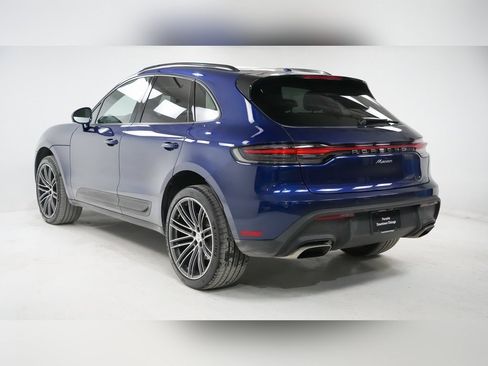 Certified 2025 Porsche Macan image 3