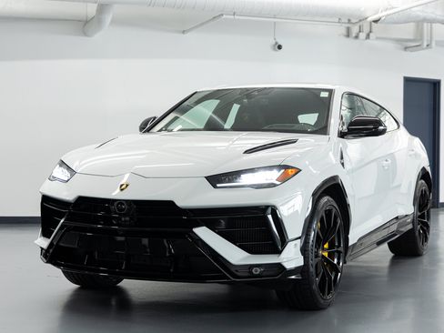 Used 2024 Lamborghini Urus S AWD/4WD image 2