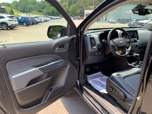 Used 2019 Chevrolet Colorado Z71 w/ Z71 Midnight Edition AWD/4WD image 10