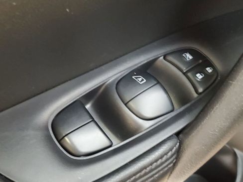 Used 2015 Nissan Rogue SL FWD image 17