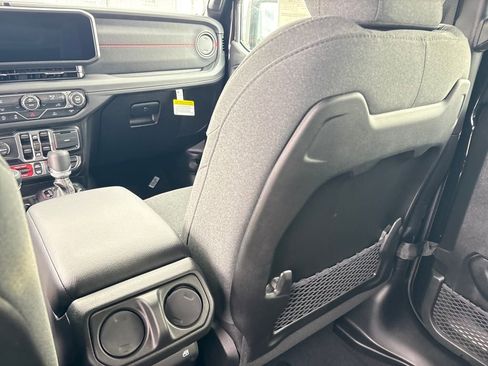 New 2026 Jeep Wrangler Unlimited Rubicon AWD/4WD image 32