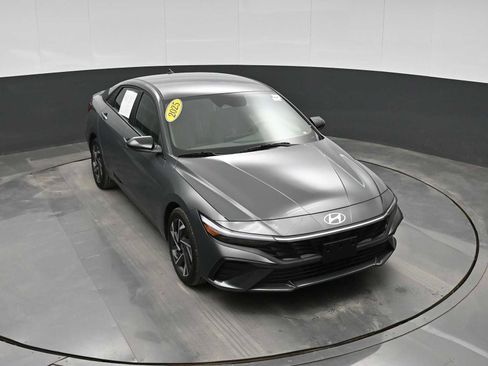 Certified 2025 Hyundai Elantra Sport image 24