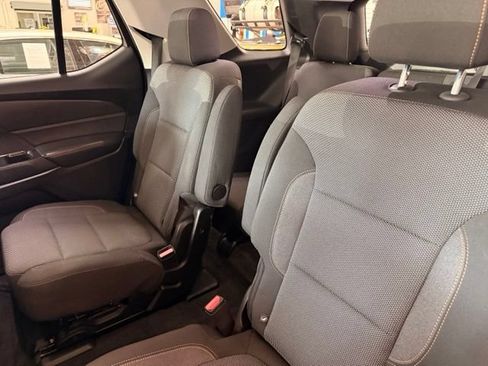 Used 2020 Chevrolet Traverse LT FWD image 19