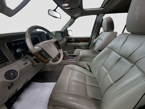 Used 2014 Lincoln Navigator 4WD image 22
