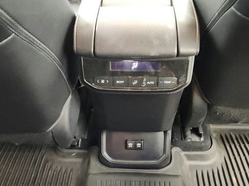 Used 2021 Toyota Highlander XLE FWD image 30