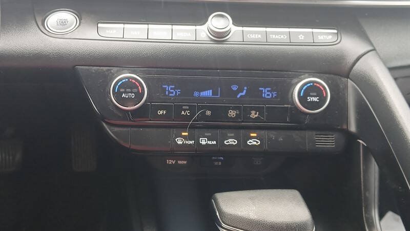Used 2024 Hyundai Elantra SEL FWD image 13