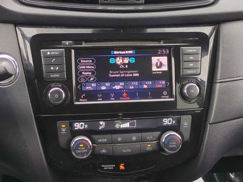 Used 2019 Nissan Rogue SV image 26