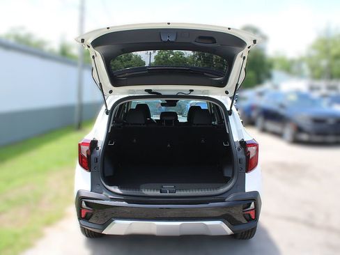 New 2026 Kia Seltos S FWD image 9