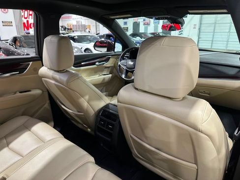 Used 2018 Cadillac XT5 Luxury w/ Driver Awareness Package FWD image 17