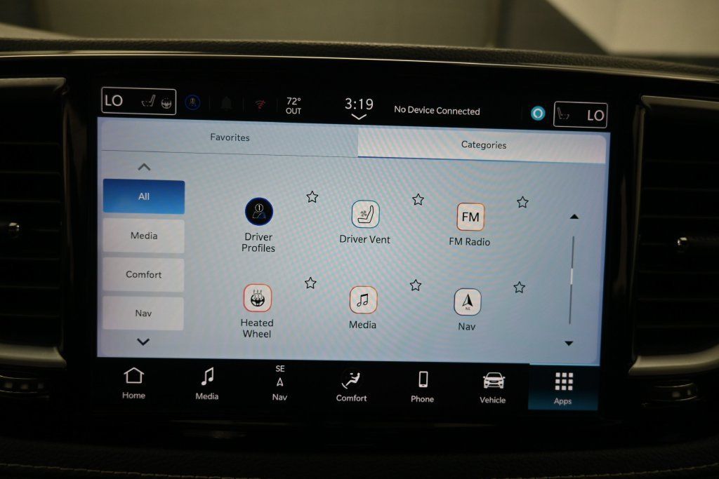 Used 2025 Chrysler Pacifica Limited FWD image 11