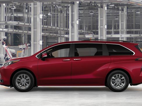 New 2026 Toyota Sienna XLE image 4