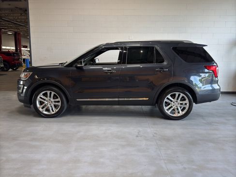 Used 2017 Ford Explorer XLT w/ Equipment Group 202A AWD/4WD image 2