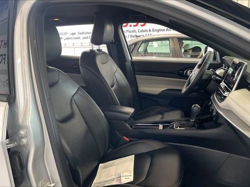 Used 2025 Jeep Compass Limited AWD/4WD image 23