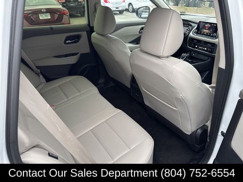 Used 2024 Nissan Rogue SV w/ SV Premium Package image 16