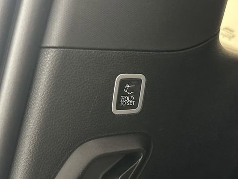 Used 2024 Jeep Grand Wagoneer Series III image 17