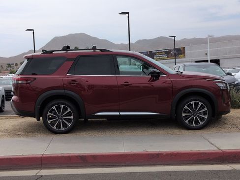 New 2026 Nissan Pathfinder Platinum image 4