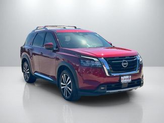 Used 2024 Nissan Pathfinder Platinum FWD video 3