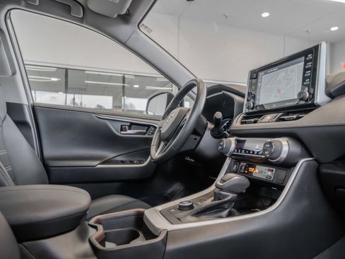 Used 2021 Toyota RAV4 Limited image 18