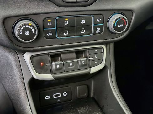 Used 2023 GMC Terrain SLE w/ Elevation Edition FWD image 18