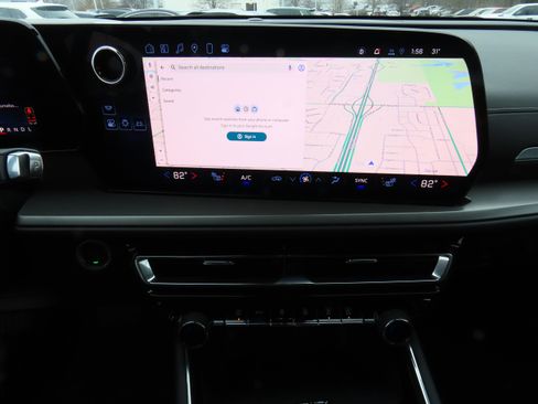 Used 2025 Chevrolet Traverse LT image 24