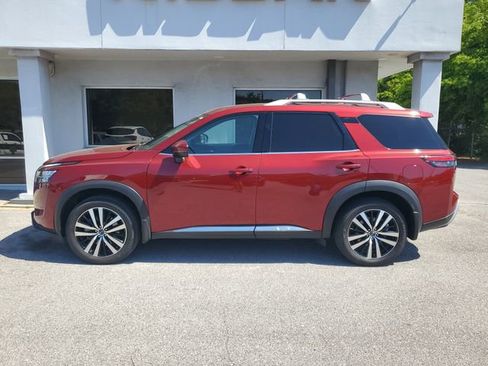 Certified 2024 Nissan Pathfinder Platinum w/ Cargo Package FWD image 12