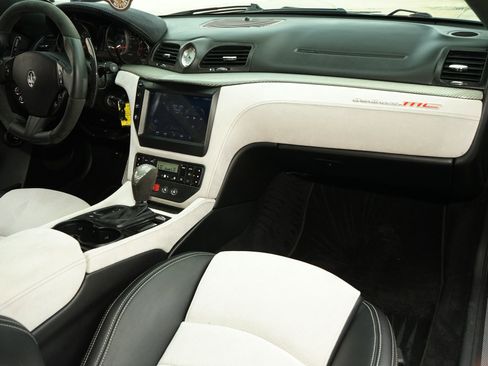 Used 2015 Maserati GranTurismo MC image 11