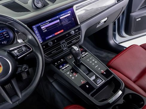 Certified 2022 Porsche Macan S w/ Premium Package Plus AWD/4WD image 21