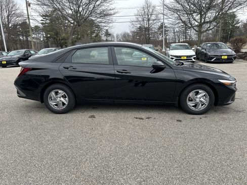 New 2026 Hyundai Elantra SE FWD image 8