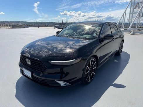 Used 2024 Honda Accord Touring image 11