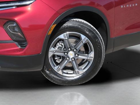 Used 2025 Chevrolet Blazer LT image 11