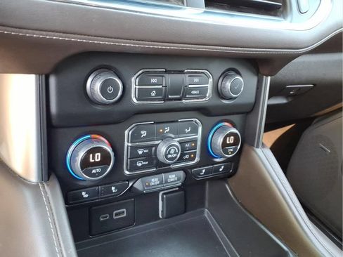 Certified 2022 Chevrolet Tahoe Z71 w/ Luxury Package AWD/4WD image 6
