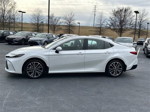 Used 2025 Toyota Camry XLE image 7